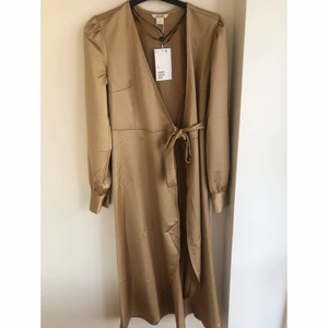 Klänning - Aldrig använd (lappen på) strlk 34.