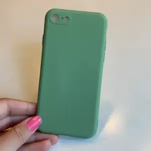 Säljer detta helt nya mobilskal i pastell grön färg. Säljer pga att jag köpte fel modell. Det är aldrig använt och passar till iPhone SE. Jag köpte för 129kr mitt pris 50kr. Köparen står för frakten🌟