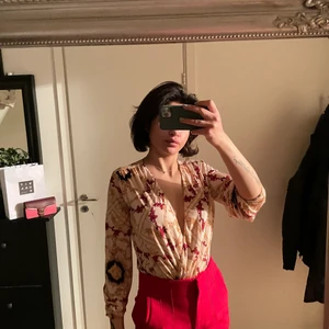 NELLY BODY SIZE M - Änvand bra 2 gånger, som ny .