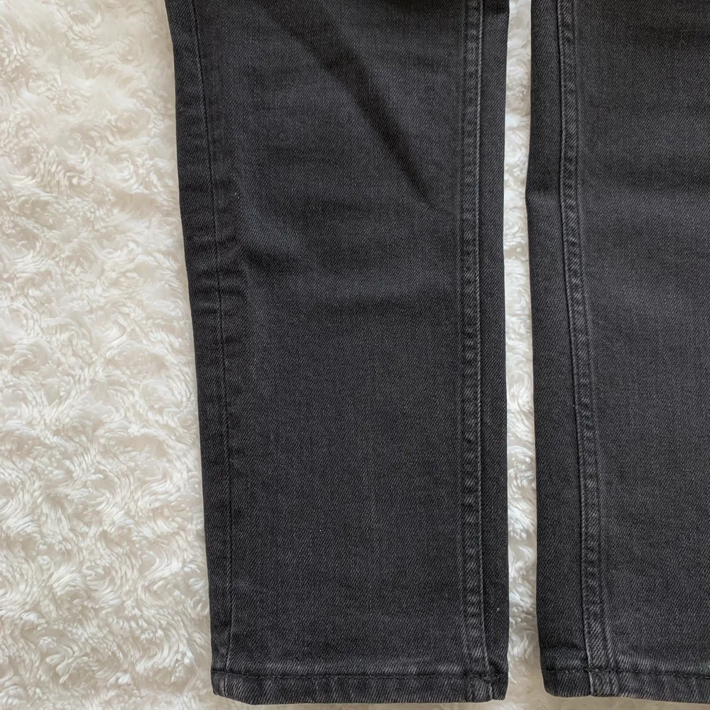 Jeans från Gina Tricot, endast använda att fåtal gånger! Betalsätt: swish. Jeans & Byxor.