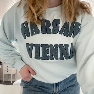Sweatshirt med tryck  - En cool sweatshirt från hm som är oversized💕