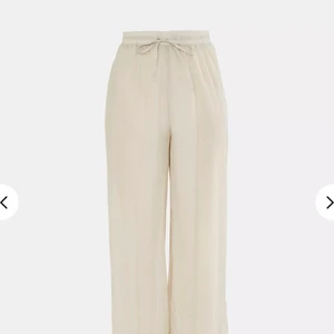 Linnebyxor - Linneliknande byxor från missguided!! Säljer då det var fel storlek för mig. Buda i kommentarerna eller köpt direkt för 400💞