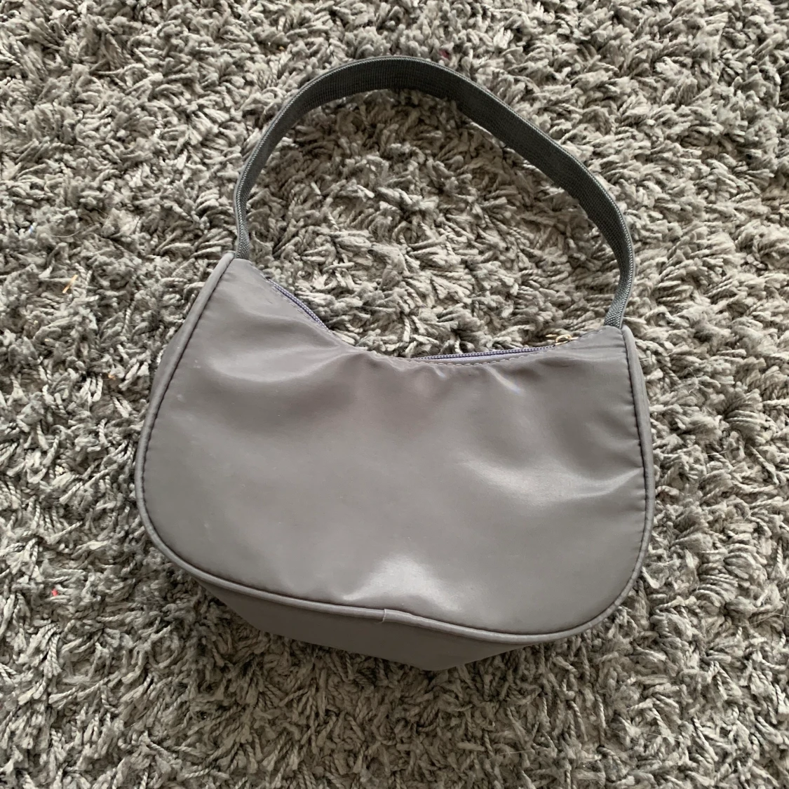 Grå väska 