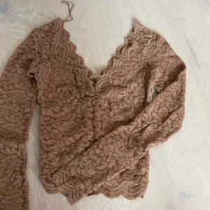 Topp från zara  - Spettstopp från zara, v ringad. 