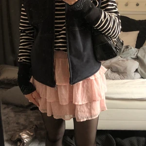 Rosa volangkjol - Intressekoll på denna superfina rosa kjol!❤️ Om det finns intresse kontakta mig privat!❤️