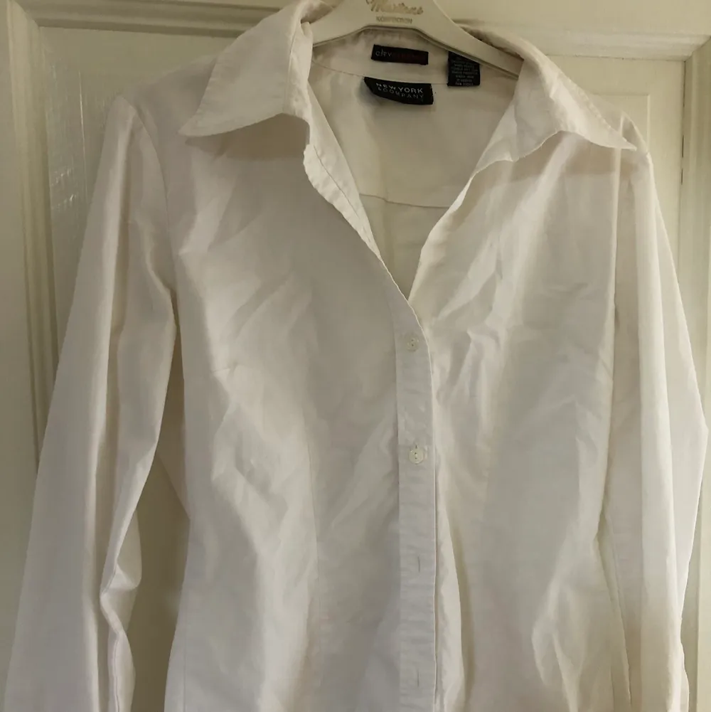 Fin vanlig plain vit skjorta. Skjortor.