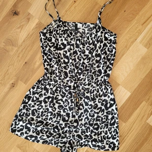 Playsuit  - 30 kr + frakt 🥰