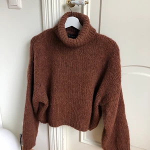 Stickad turtleneck - Jättefin stickad tröja från Nakd, knappt använd så fint skick. Sitter oversized