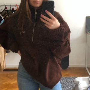 Polar tröja  - Brun fleece polar tröja med zip. Aldrig använd, nyskick. Storlek XL. 