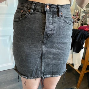 Jeans kjol - Säljer denna jeanskjol ifrån lager! Frakten står köparen för 💗