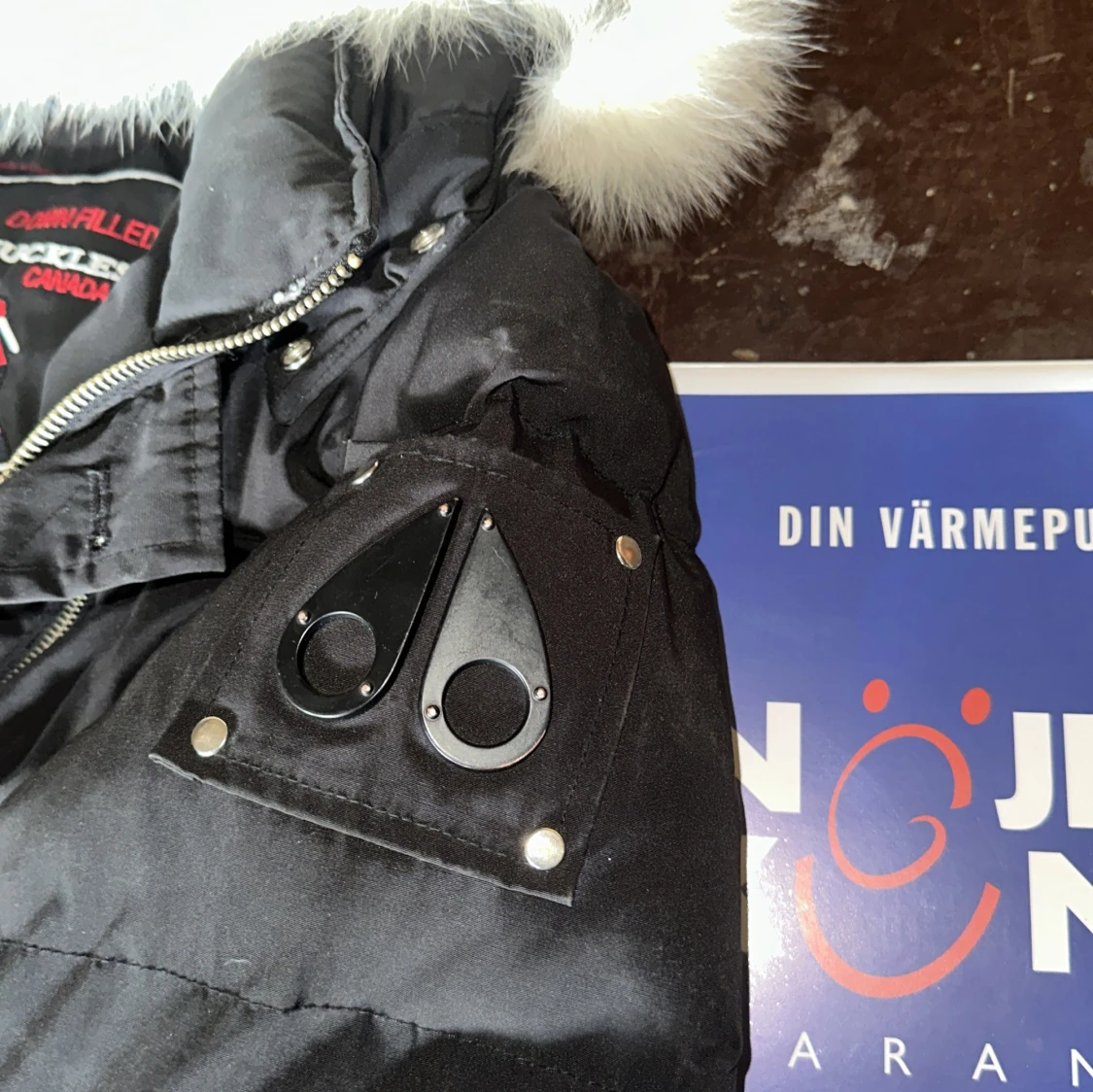 Svart dunjacka med pälskant från Moose Knuckles - 2