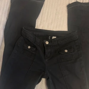 H&m jeans  - Säljer jätte snygga jeans från hm priset kan diskutera skriv om ni har några frågor 