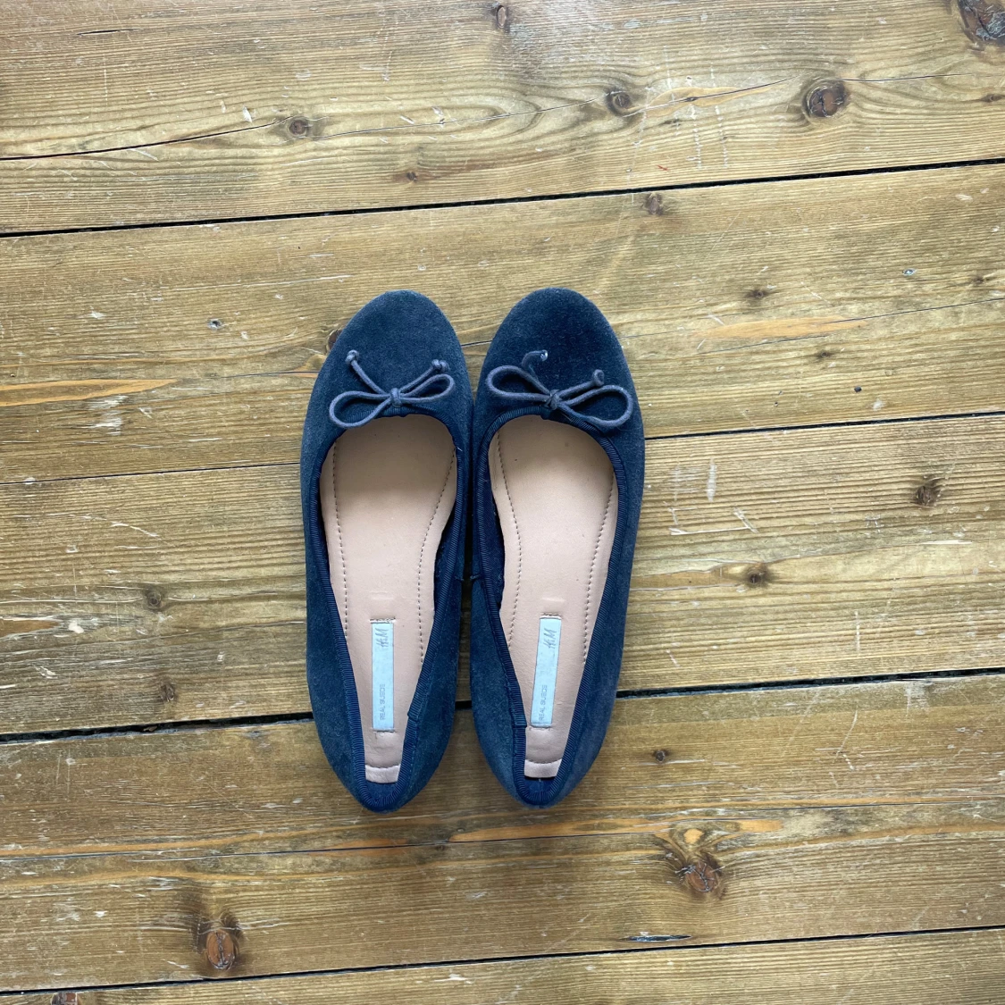 Mörkblå mocka ballerinaskor från H&M - 2