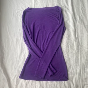 Intimissimi tröja - Säljer denna slutsålda, lila intimissimi-tröjan. Storlek s. Säljs för 199kr+frakt! 