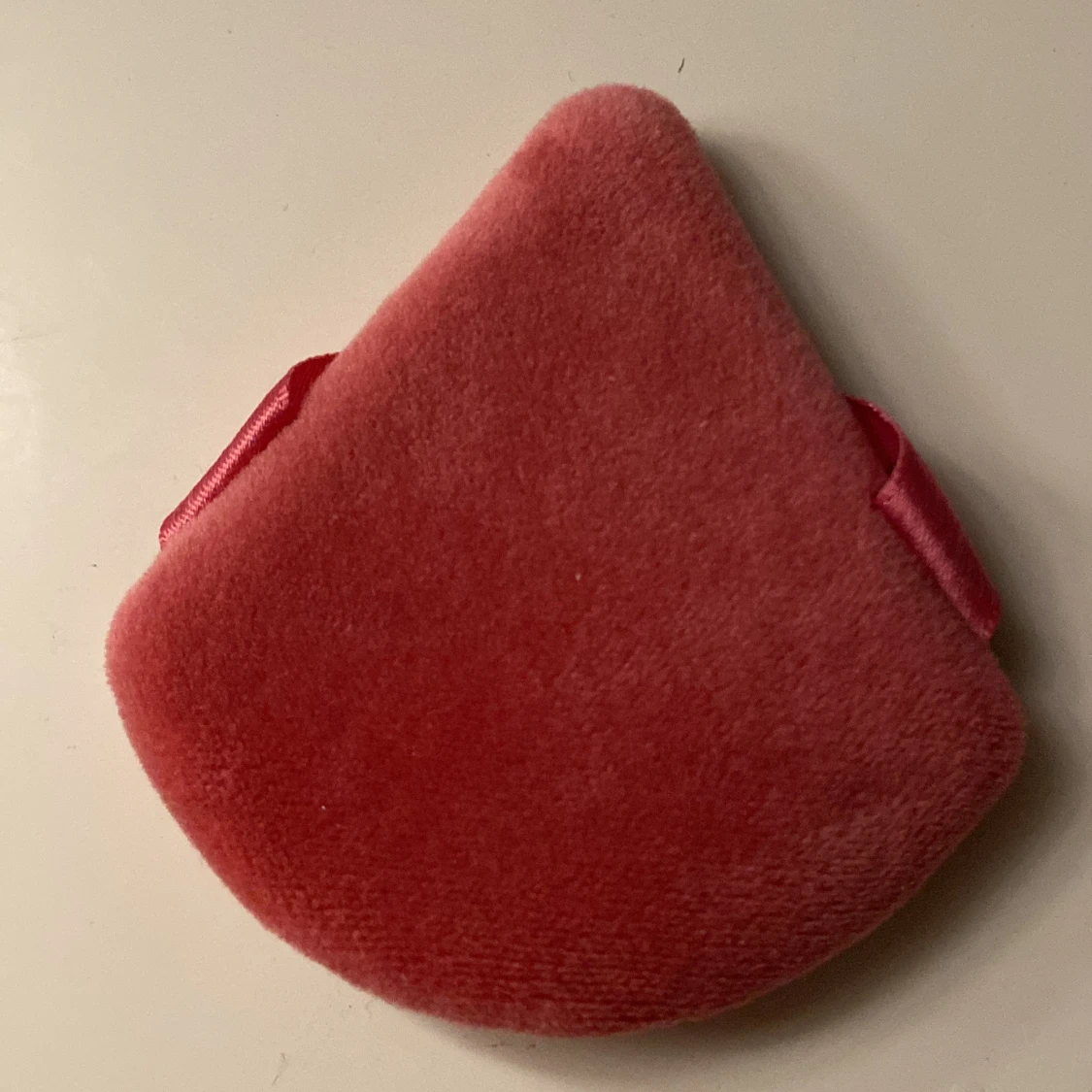 Rosa puder puff från Makeup Mekka - 1