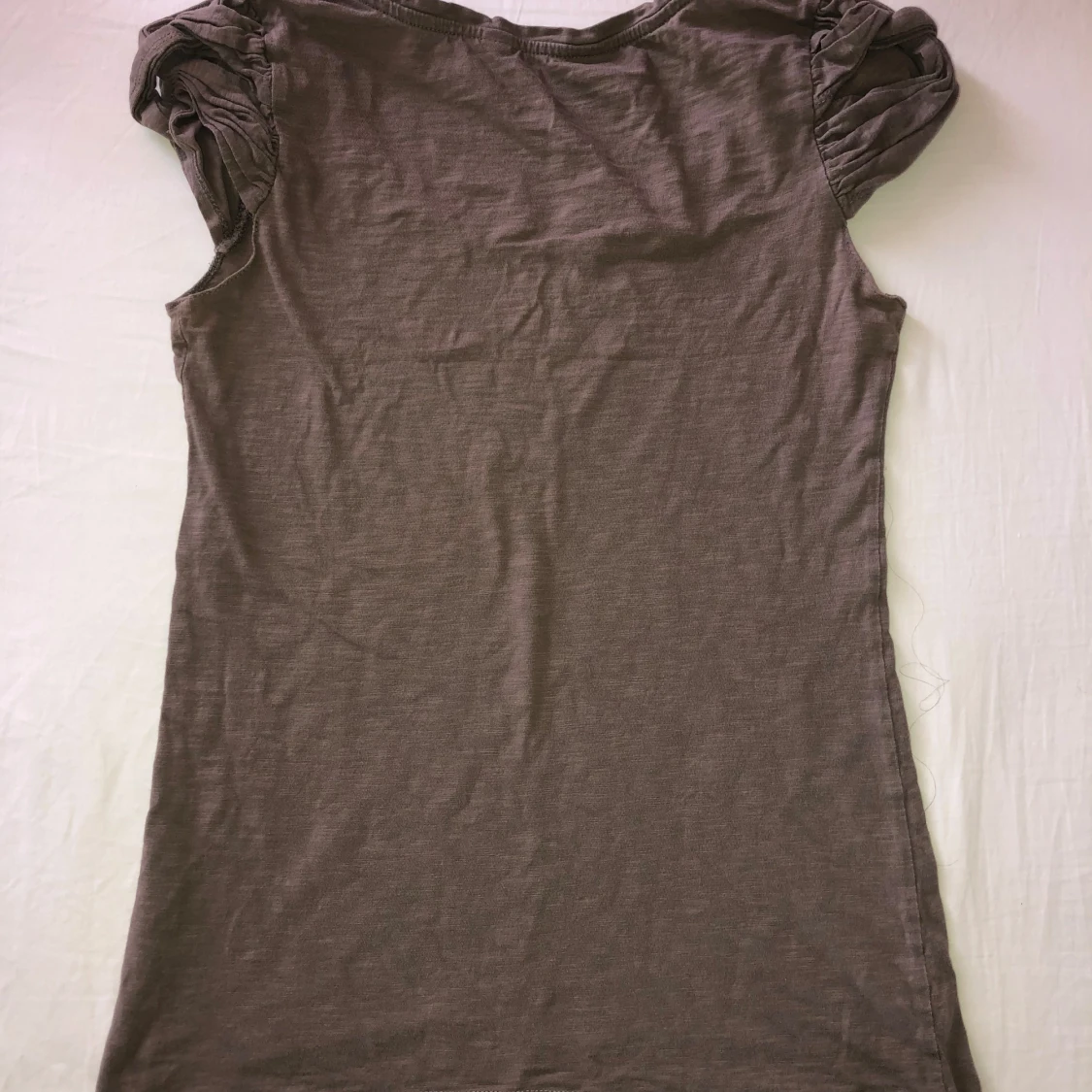 Brun kortärmad topp från edc - 2