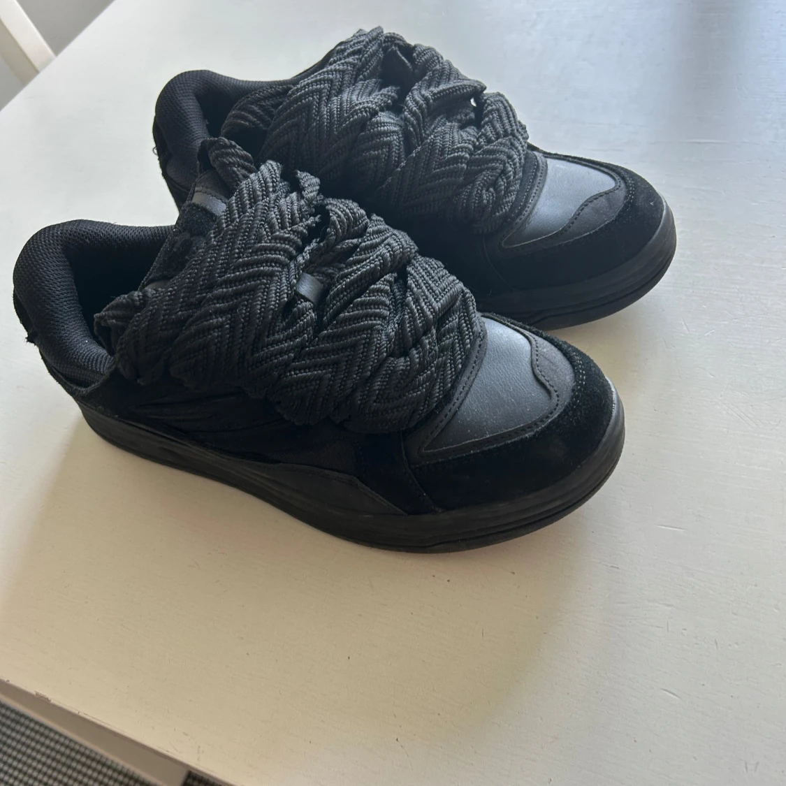 Svarta sneakers med grova snören - 3