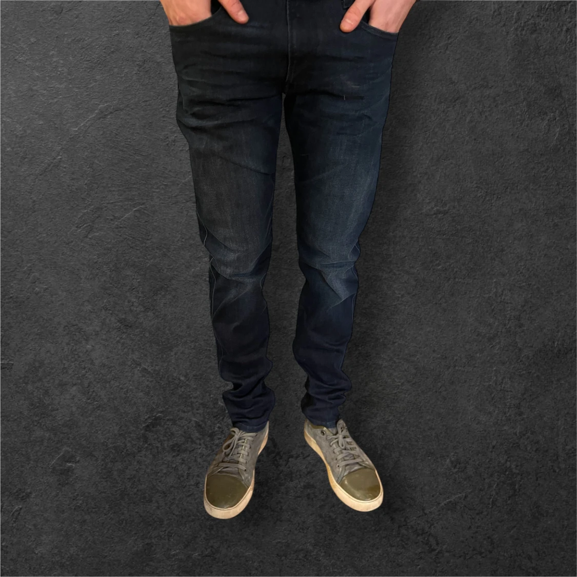 Mörkblå jeans från Replay