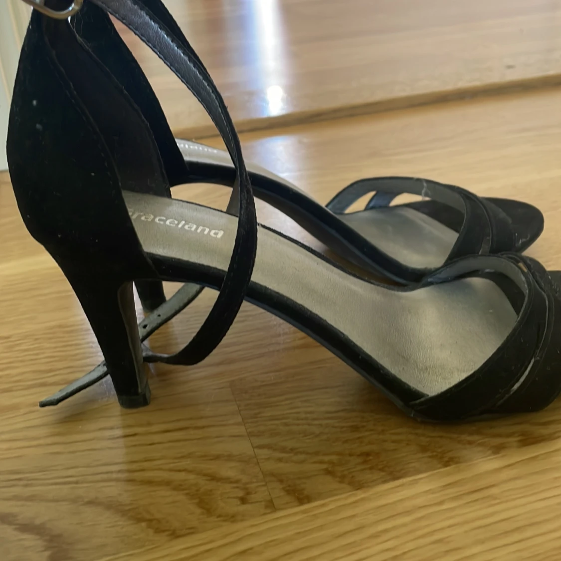 Svarta klackskor från Graceland - 1