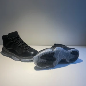 Jordan 11 “Cap & Gown” - Riktigt feta skor, använd fåtal gånger, har små tecken på användning. Bra skick annars. Skriv till mig om du undrar något 👍