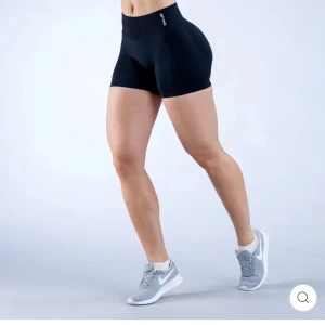 DFYNE shorts  - Säljer nu dessa svart dfyne shorts i modell impact 4.5 som tyvärr inte kommer till användning. Använda 2 gånger 
