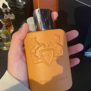 Parfums de marly althïr 125 ml - 115/125 ml kvar. Säljer pga behöver pengar till moppe. Om ni har frågor är det bara att skicka. Köptes på Notino.