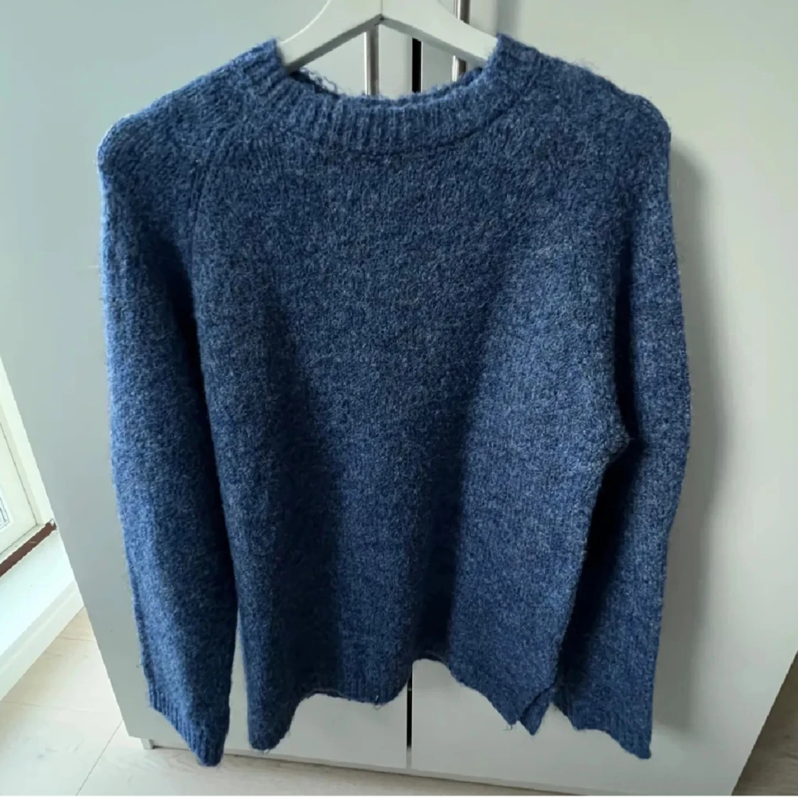 Blå stickad tröja 