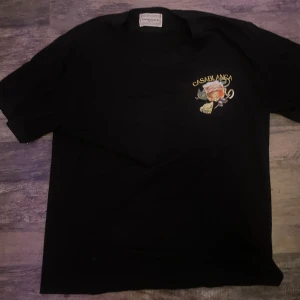 Casablanca T-shirt  - Använt 2-3 gånger. Använder inte längre. Priset är hugget i sten.