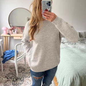 Ljusgrå stickad tröja Gina Tricot - Jättefin och skön stickad tröja från ginatricot!!🥰🥰
