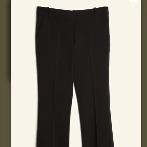 Vera kostymbyxor bikbok - Lite använda och köpta för nått år sedan. Trivs inte i dem så därför jag säljer. Skriv vid frågor 💞