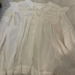 Vit blus från gina - Aldrig använt, super fin blus ifrån gina