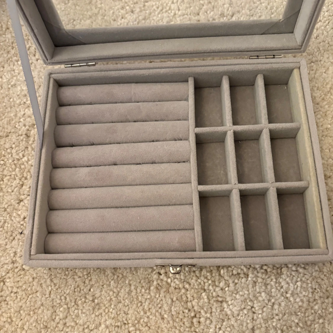 Grå smyckesbox med glaslock - 1