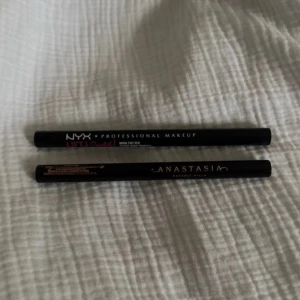 Brow Pencils Anastasia nyx  - Brow pen i färgen dark Brown ifrån Anastasia Beverly hills och brow tint pen ifrån nyx i färgen 08 espresso!  