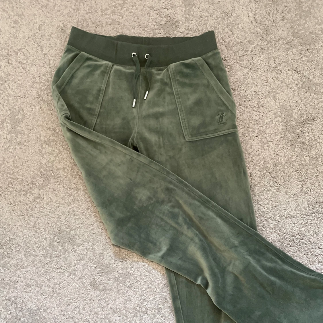 Olivgröna mjukisbyxor Juicy Couture - 2