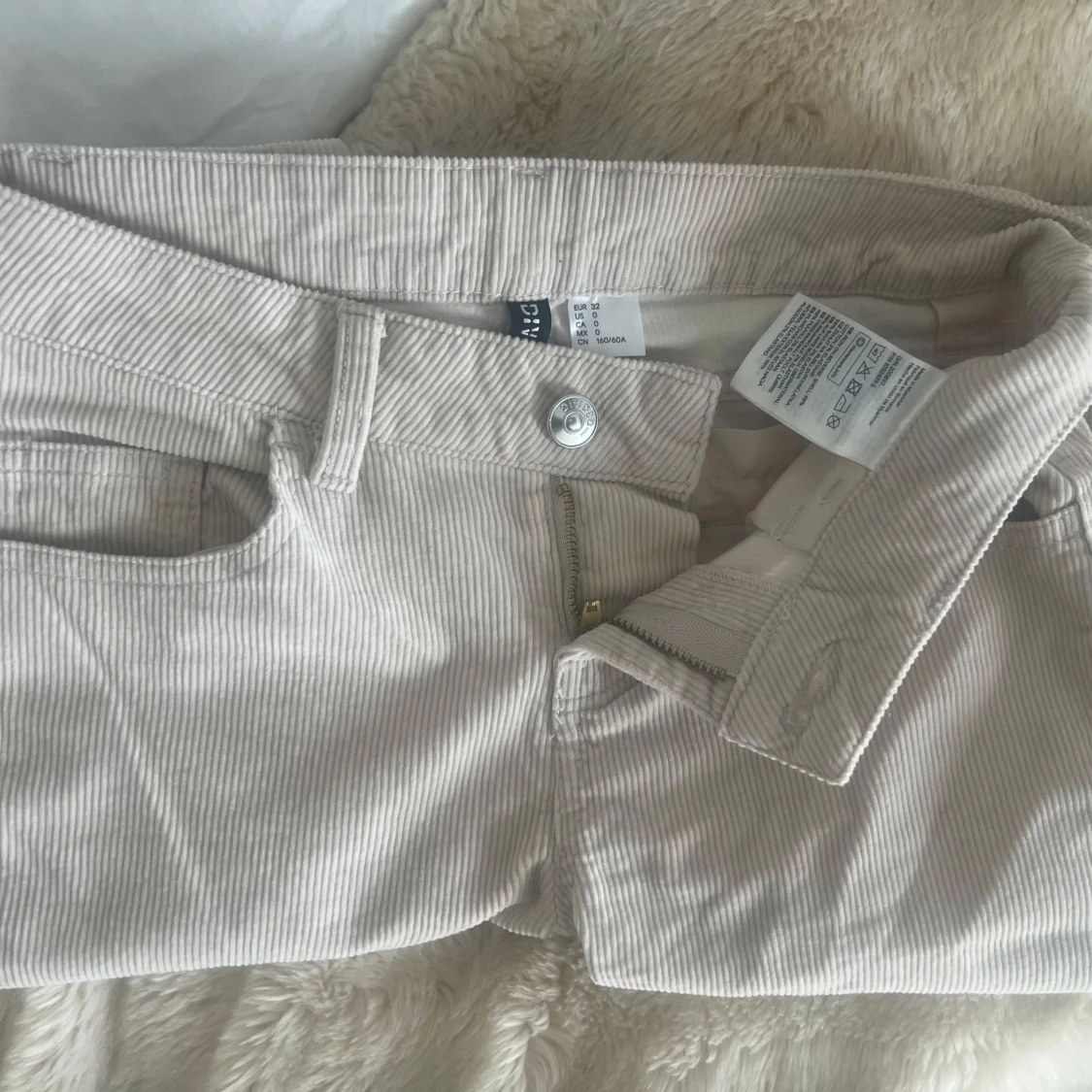 Beiga manchesterbyxor från hm 