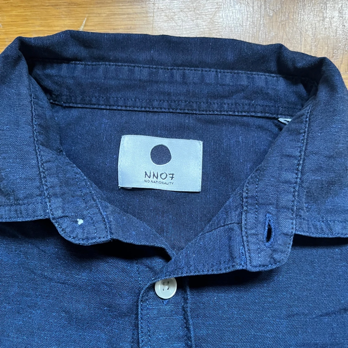 Mörkblå skjorta från NN07 i linne S - 1