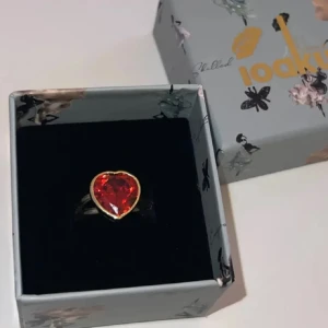 Ioaku ring med röd hjärtformad sten - Superfin ring som är justerbar❤️‍🔥