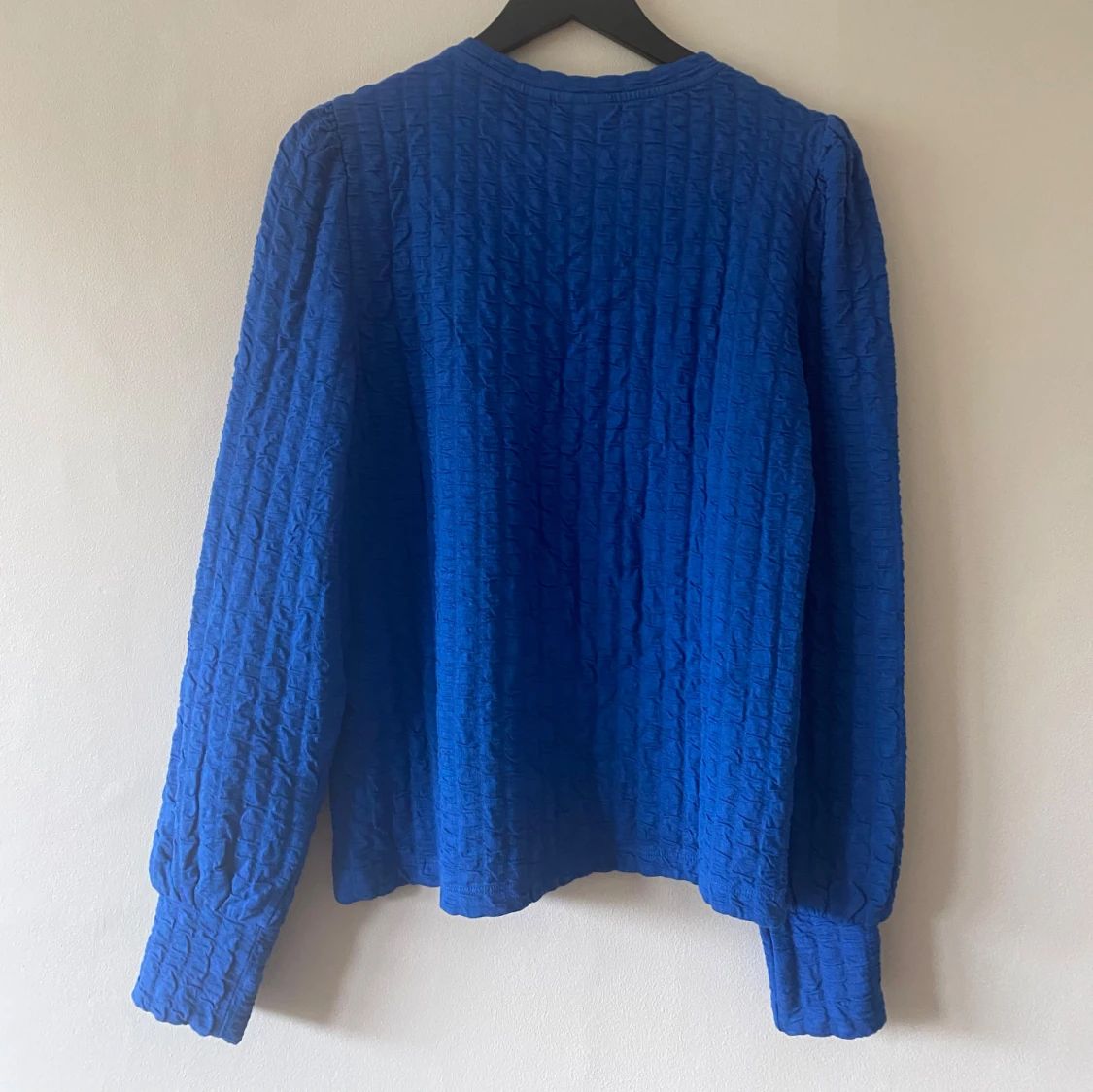 Oanvänd tröja med prislapp kvar - 1