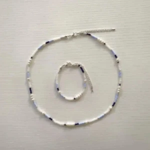 🩵🤍💙 - Smycke set handgjord av oss Finns i olika färger  Vid frågor är det att bara kontakta! OBS! Tryck inte på ”Köp nu” ifall du inte vill ha spårbar frakt!🛍️🛍️