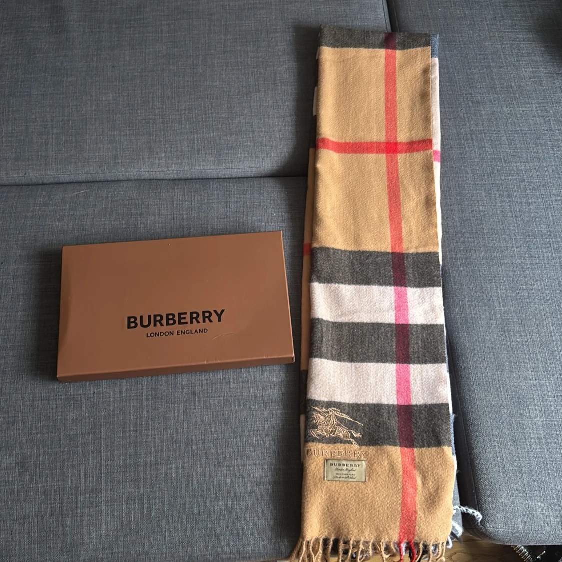Rutig beige Burberry halsduk i kashmir - 2