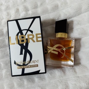 Yves Saint Laurent Libre EdP Intense 30ml - Jättegod parfym som tyvärr inte kommer till användning. Endast testad. Nypris 1100kr 💗