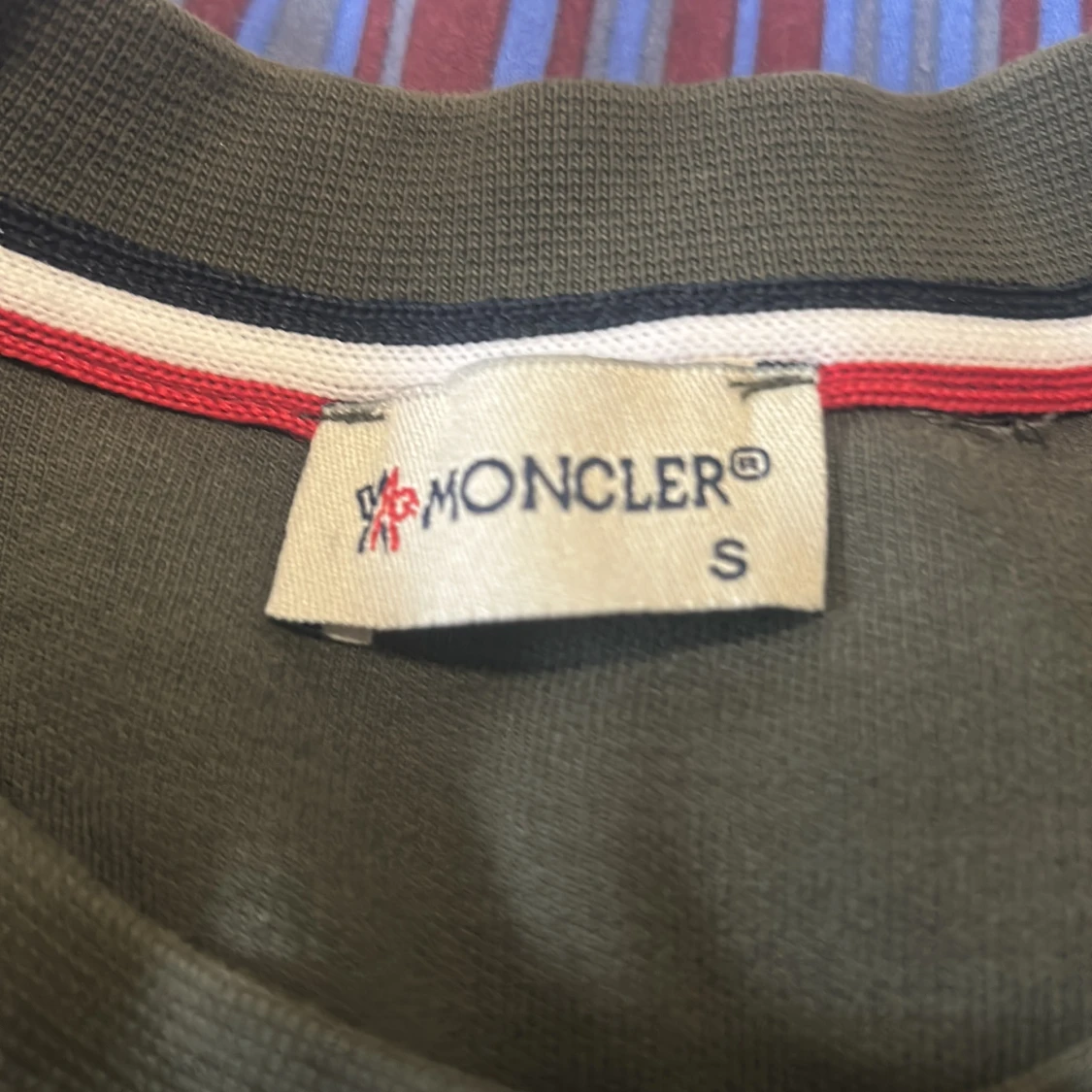 Olivgrön Moncler t-shirt i bomull - 1