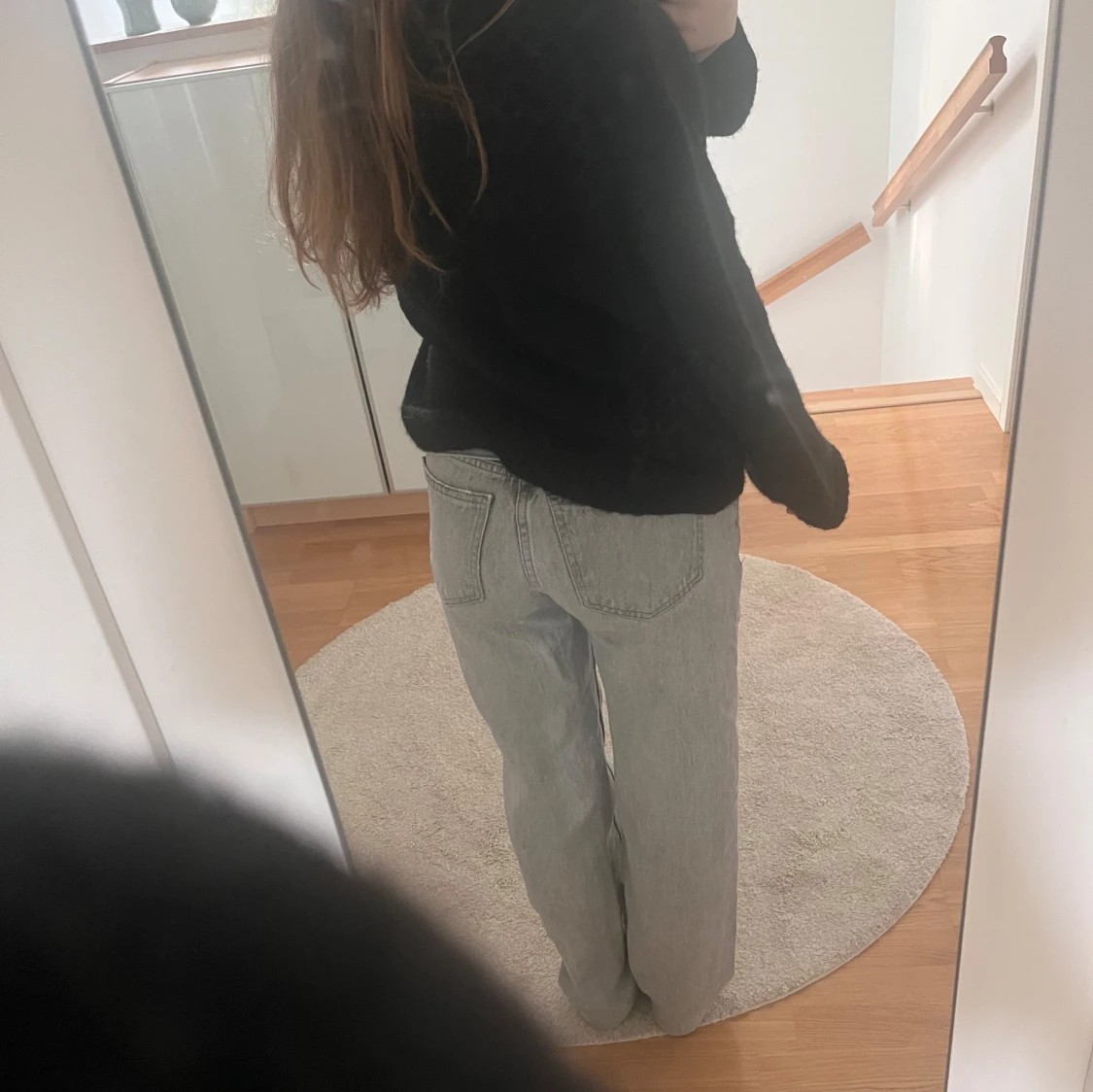 Ljusgrå raka jeans från Gina - 1