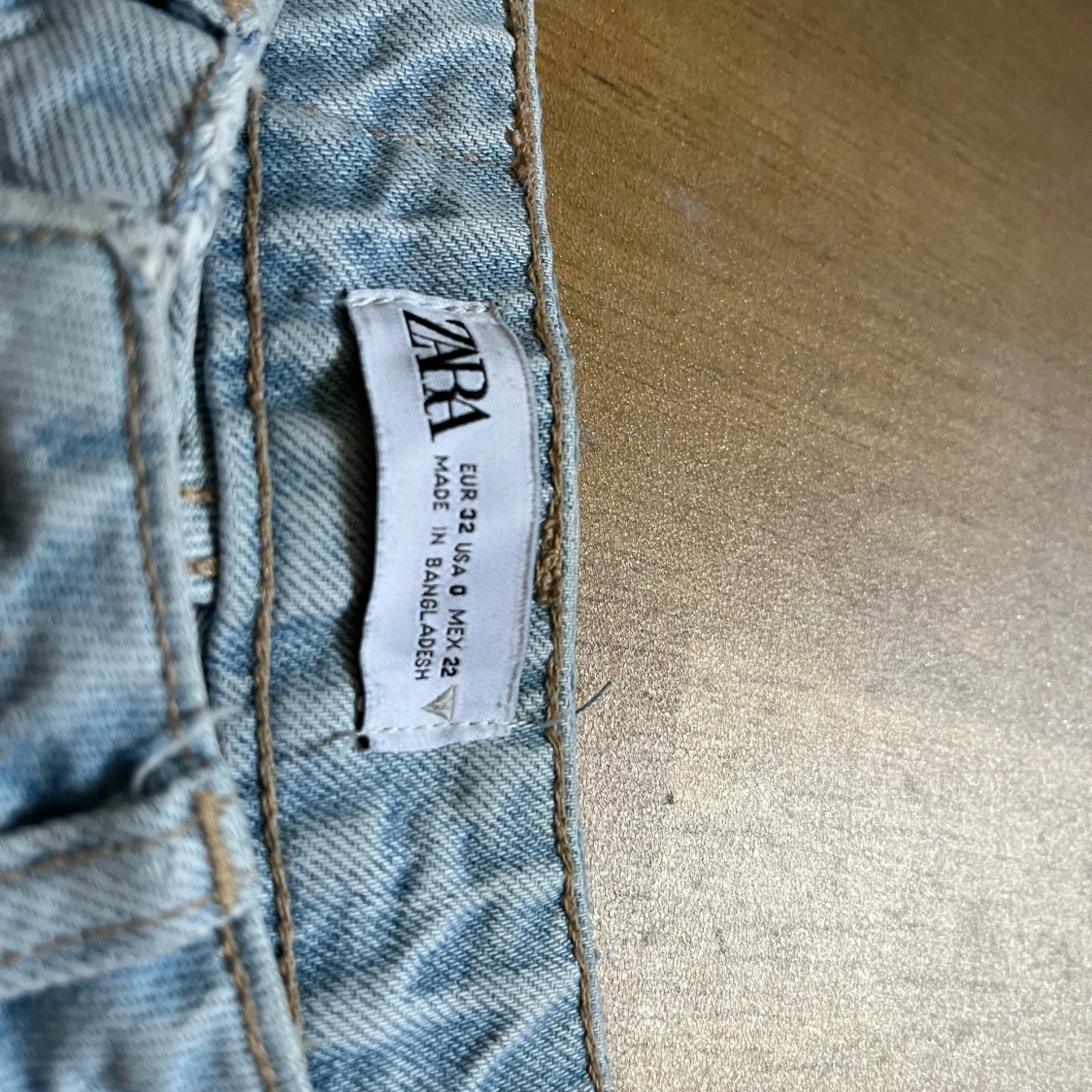 Ljusblå ripped jeans från Zara - 2