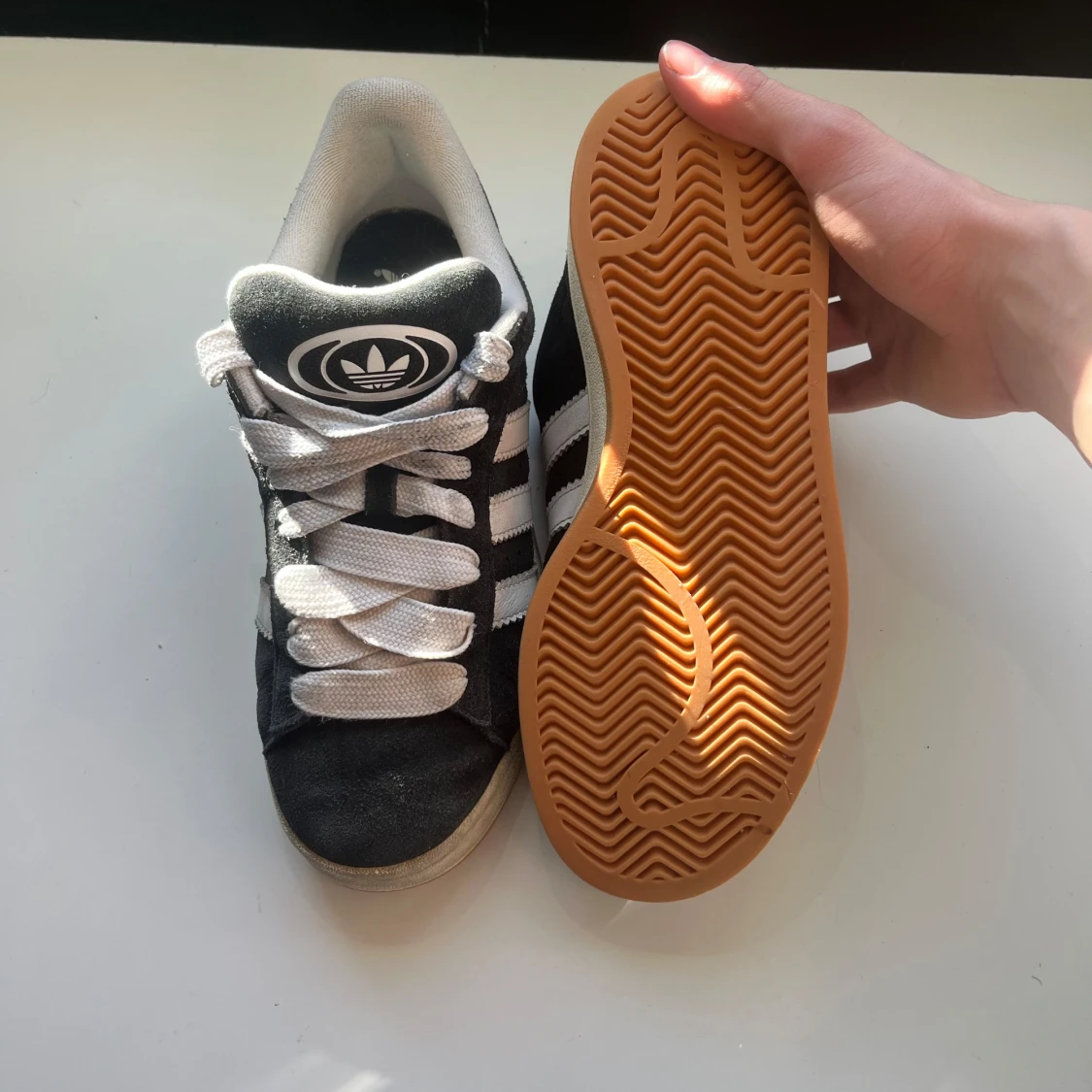 Svarta Adidas Campus sneakers - 1