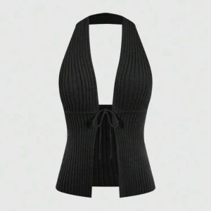 Stickad topp - Säljer denna fina toppen som är stickad då jag aldrig använt den!