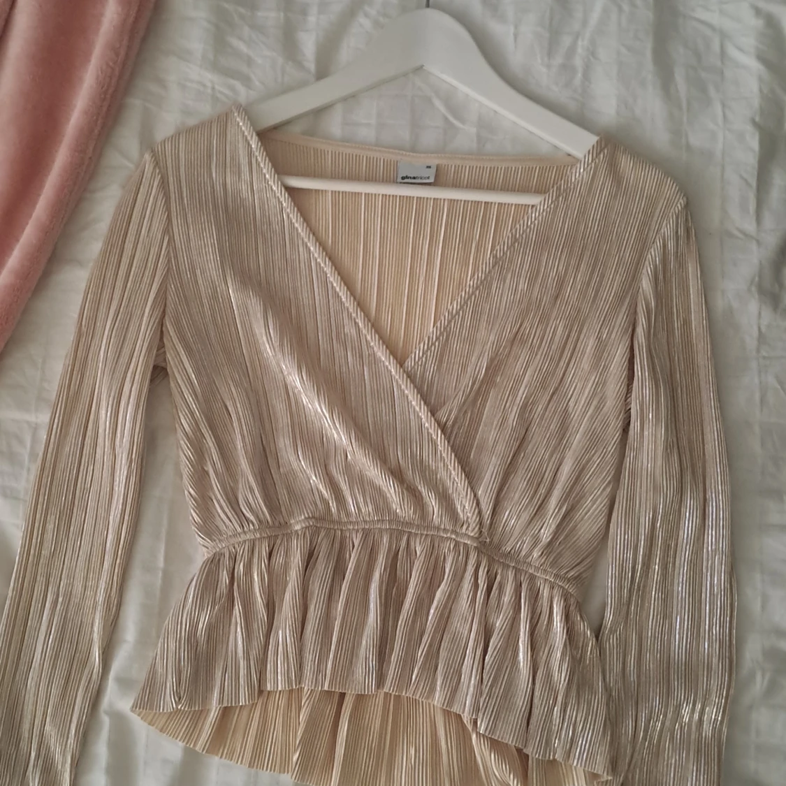 Champagnefärgad blus