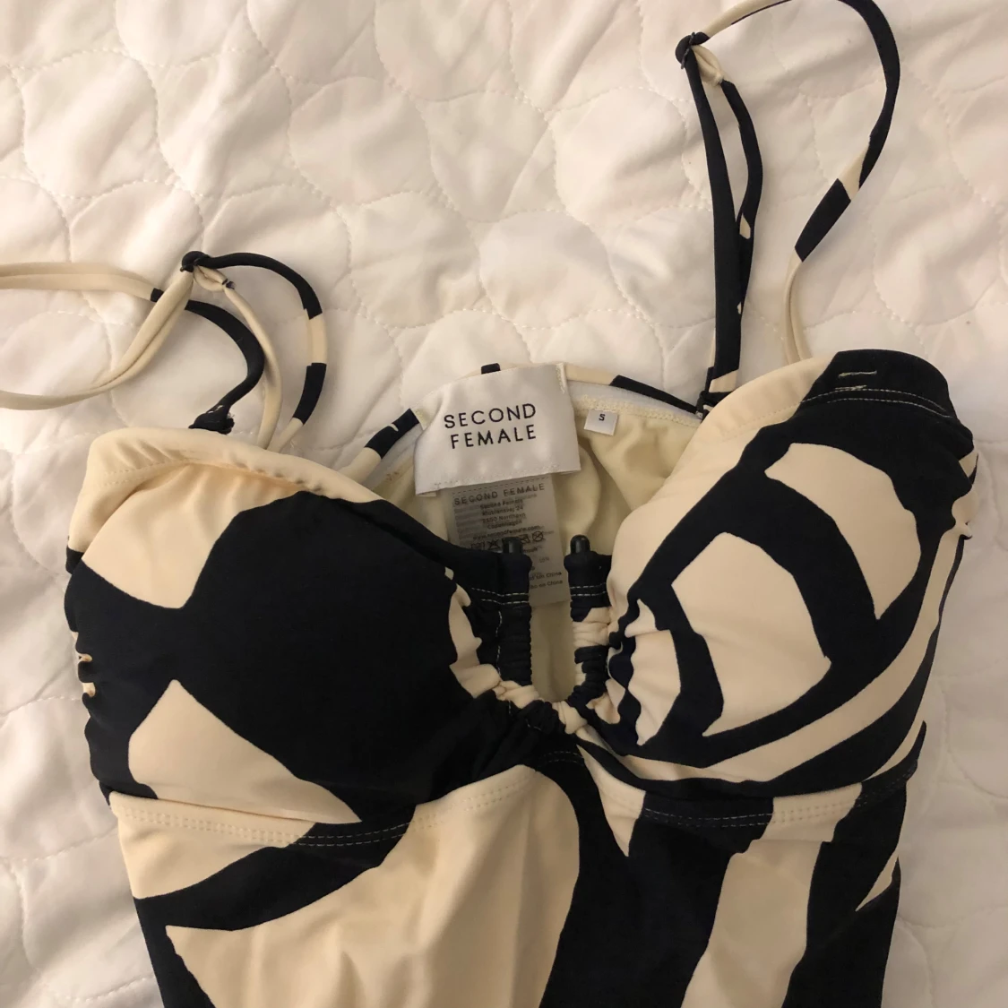 Mönstrad baddräkt från Second Female - 2