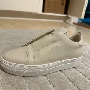 Arigato skor - Säljer mina arigato skor då de inte kommer till anvädning. Har använt det 2 gånger så väldigt bra skick. 