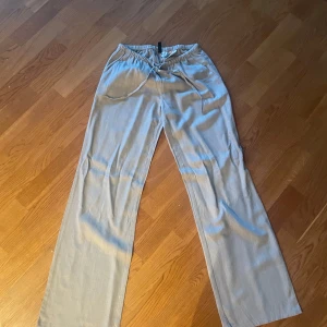 Olika plagg  - Olika plagg oanvända. Olika storlekar så fråga vid intresse! 200kr/st